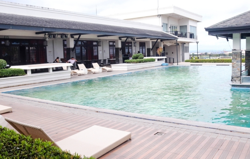フィリピン留学 Cebu21 - LSLC-pool areas ground floor and chalet-13